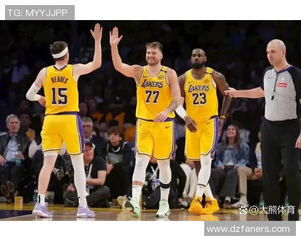 2004年湖人与开拓者经典对决全场录像回顾精彩瞬间重温